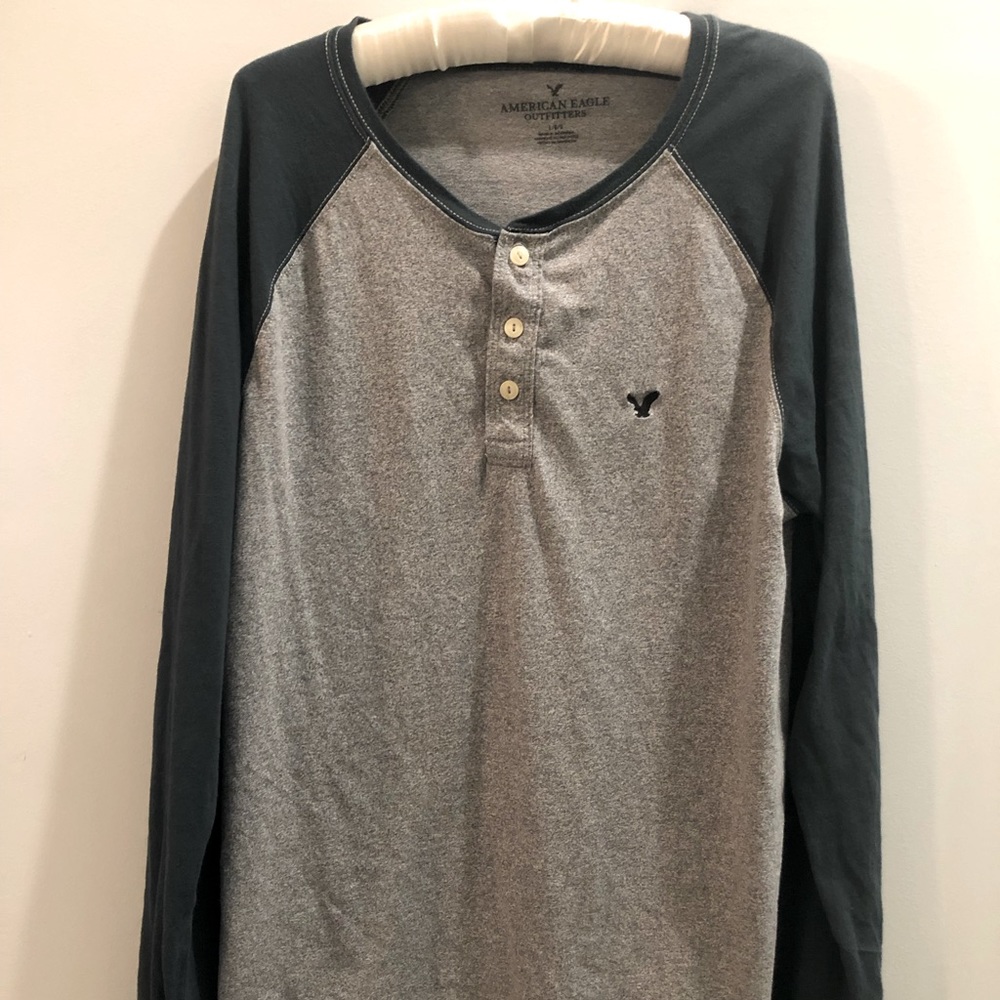 American Eagle men’s long-sleeved shirt
